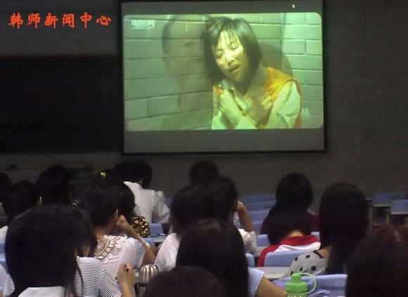 化学系组织学生党员观看党性教育影片(图)