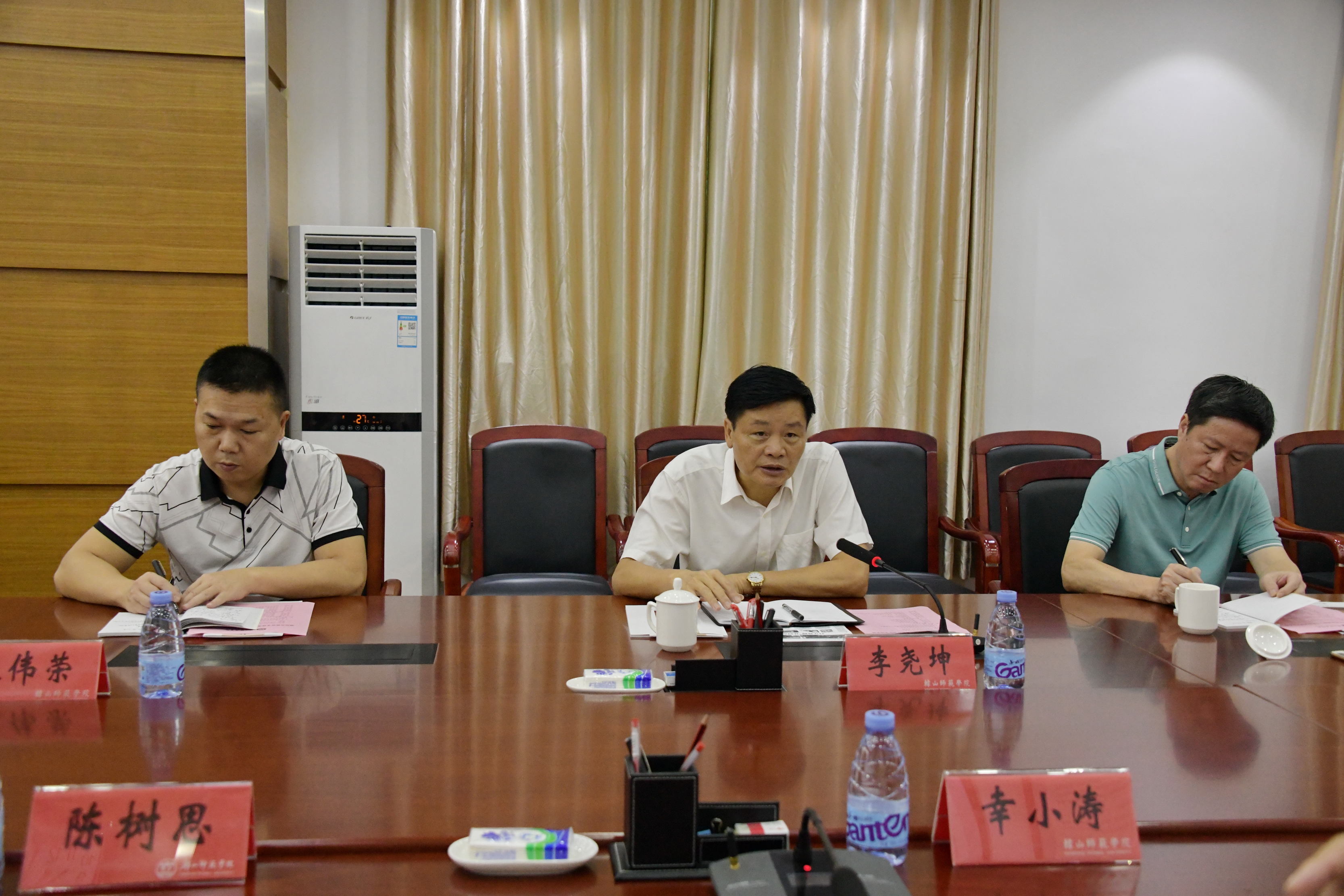 潮州市政协主席李尧坤莅校调研