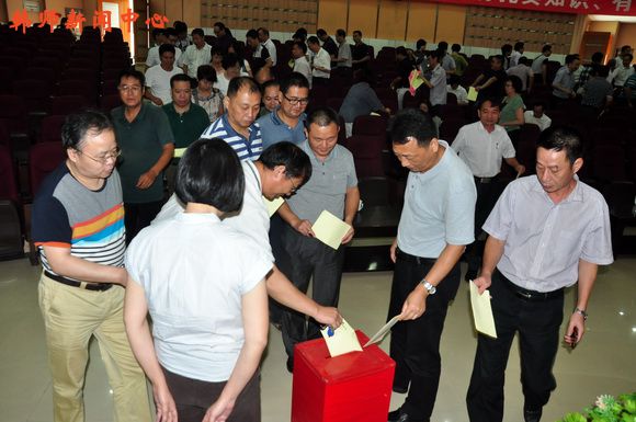 说明:http://news.hstc.edu.cn/__local/F/59/06/E8ECB546B859BD09A388232A4D2_A3D7CCE6_14ABF.jpg