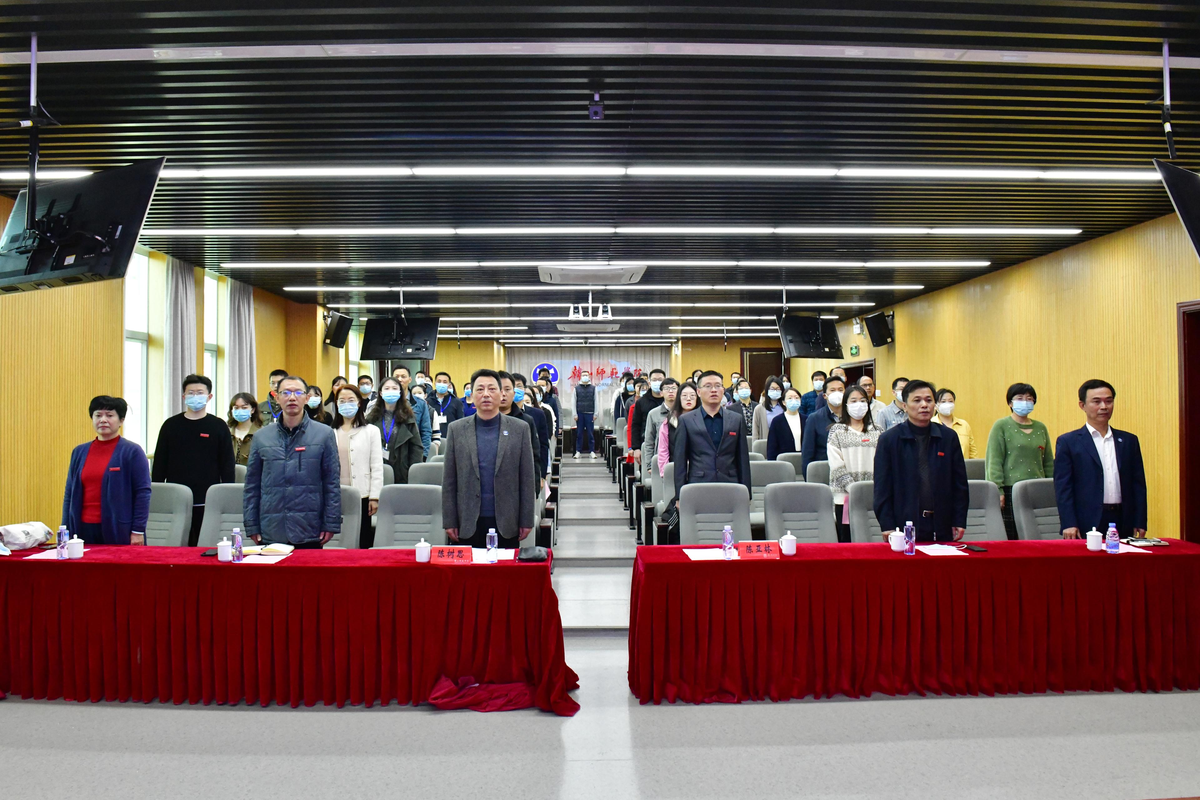 学校举行2021年新入职教师校本培训暨入职宣誓仪式