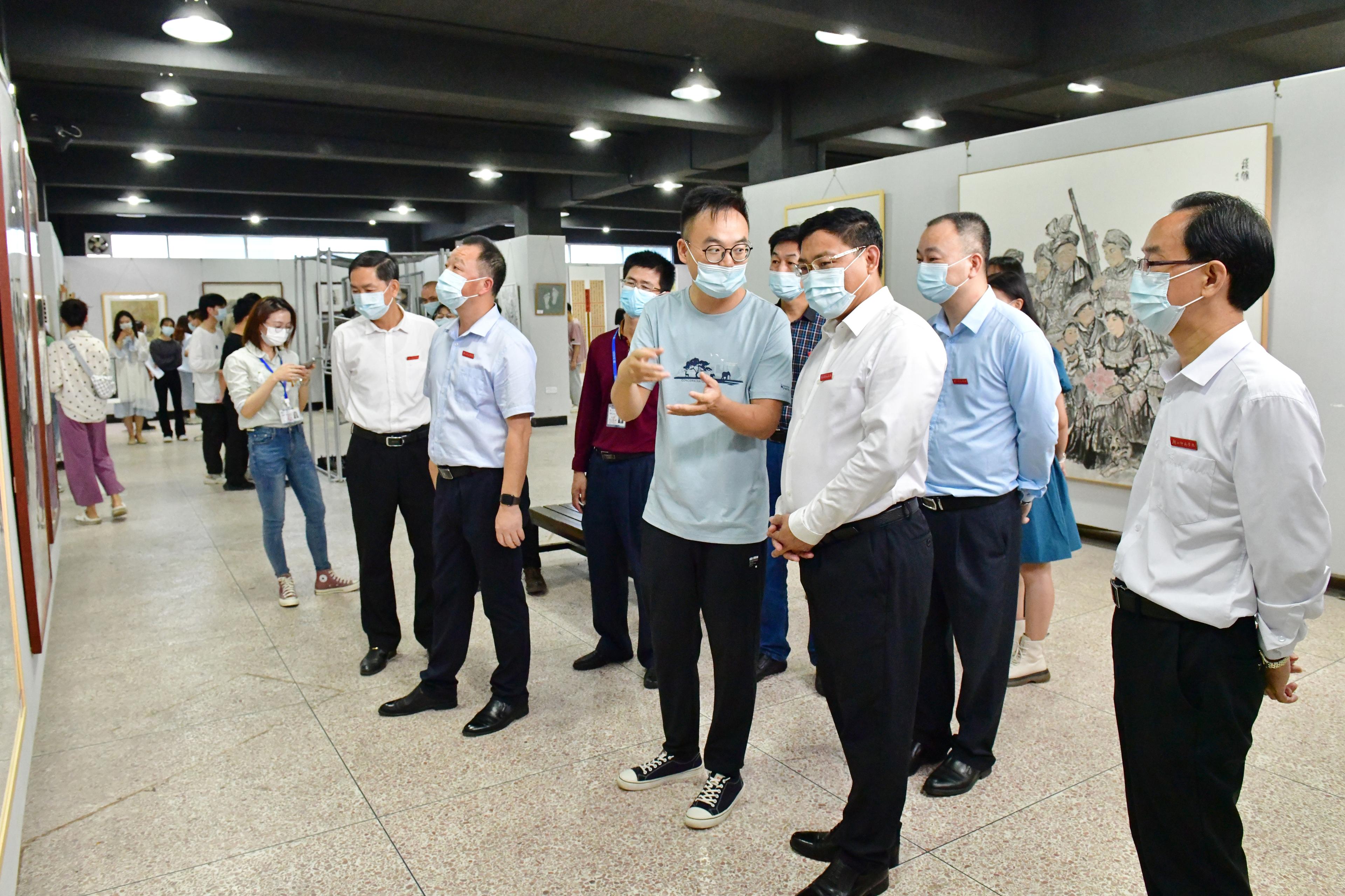 幸小涛等学校领导出席美术学院2022届美术学专业毕业作品展开幕式