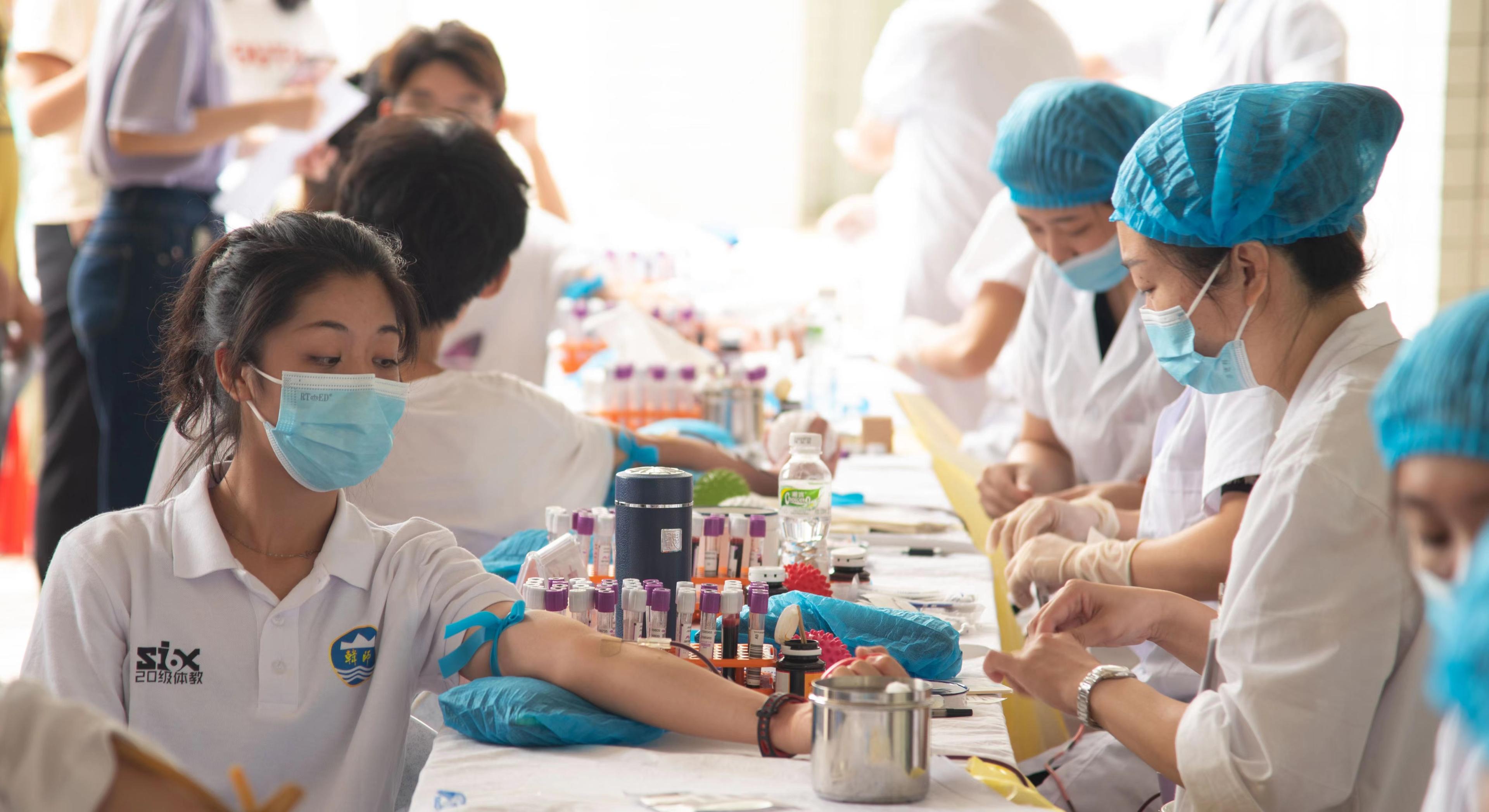 我校联合潮州市中心血站开展无偿献血活动