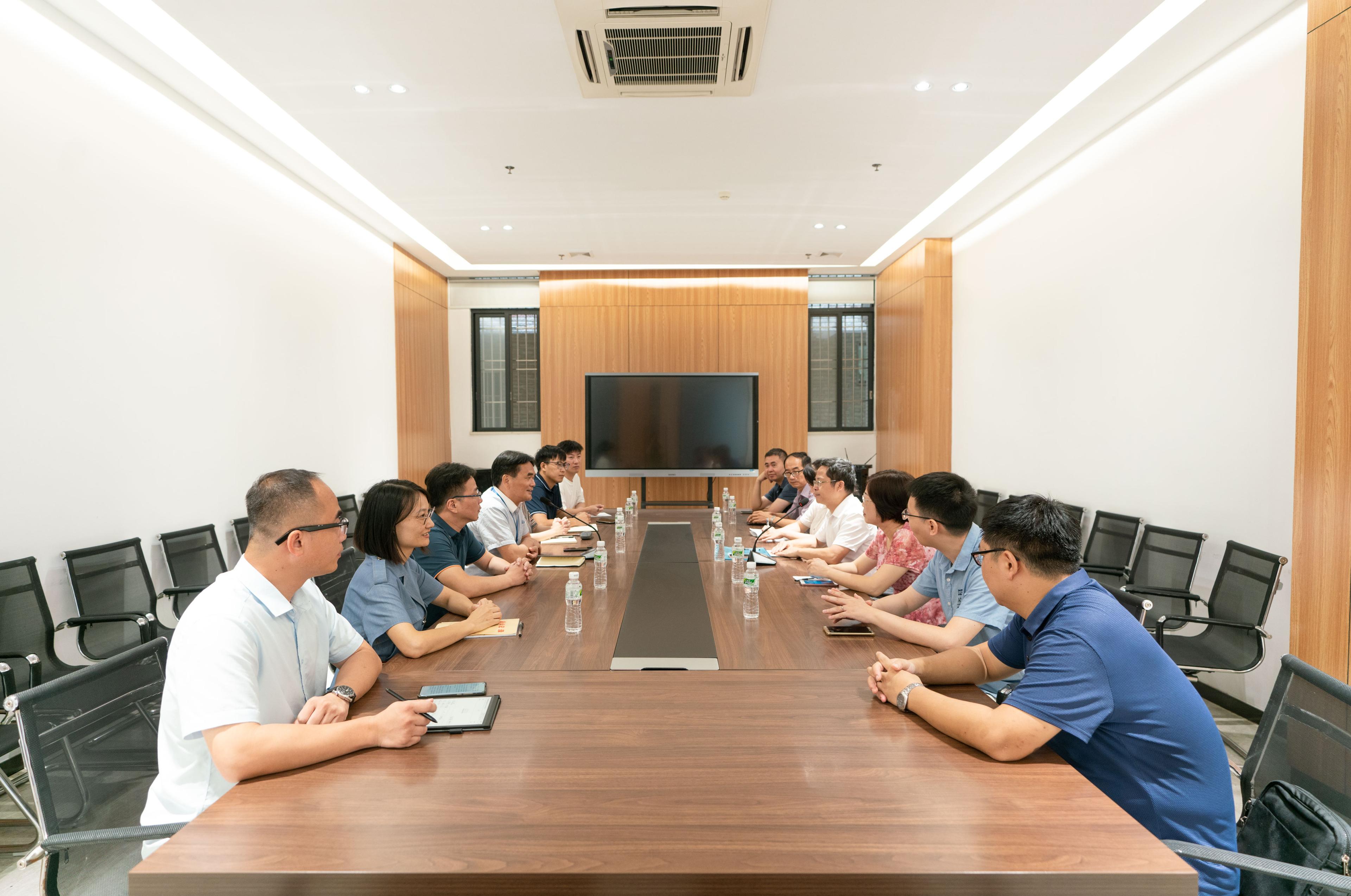 我校学科教学论教师联盟到韩附实验学校交流