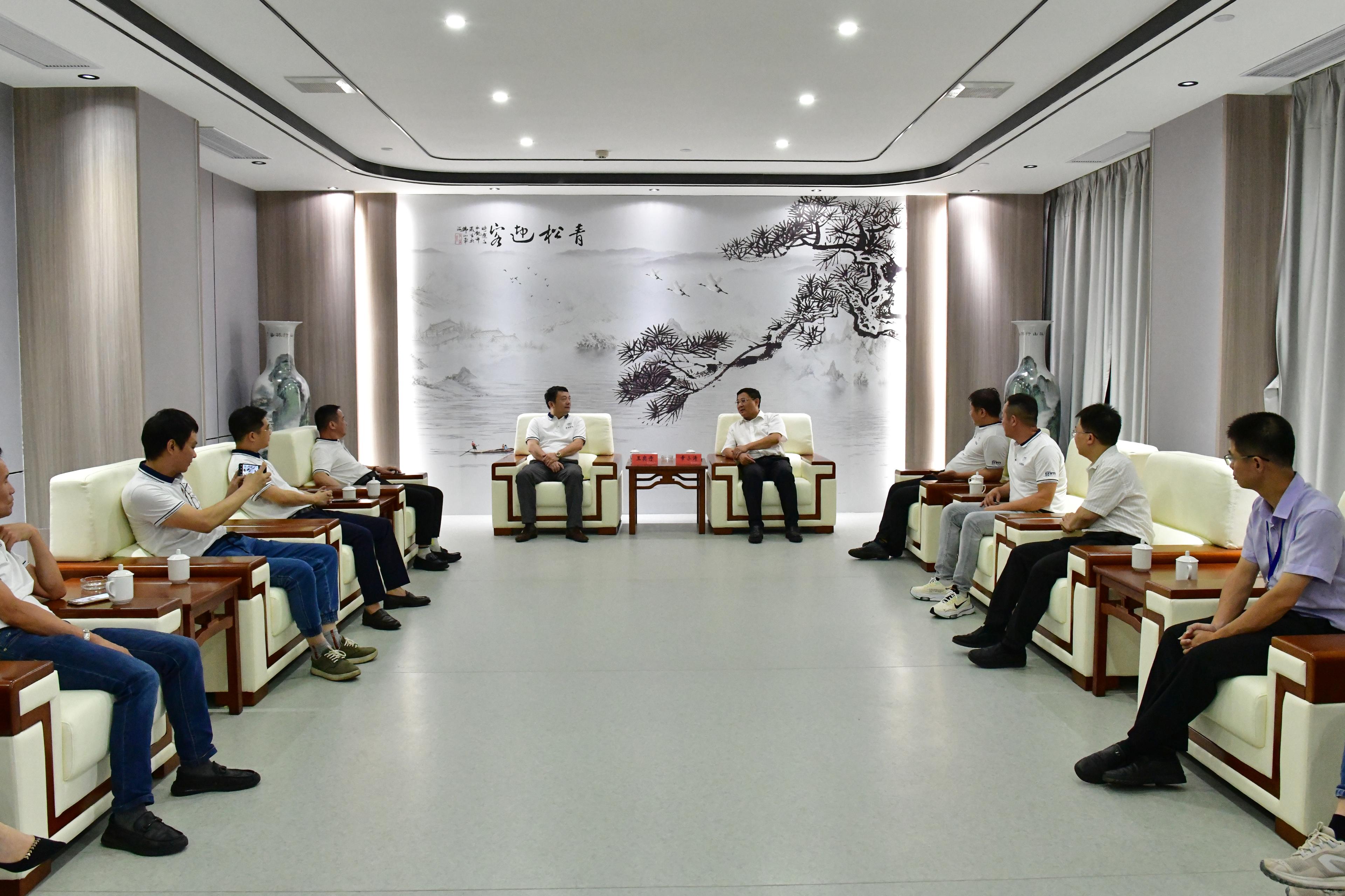 潮州市潮安区包装印刷行业协会和外贸行业协会到我校考察交流