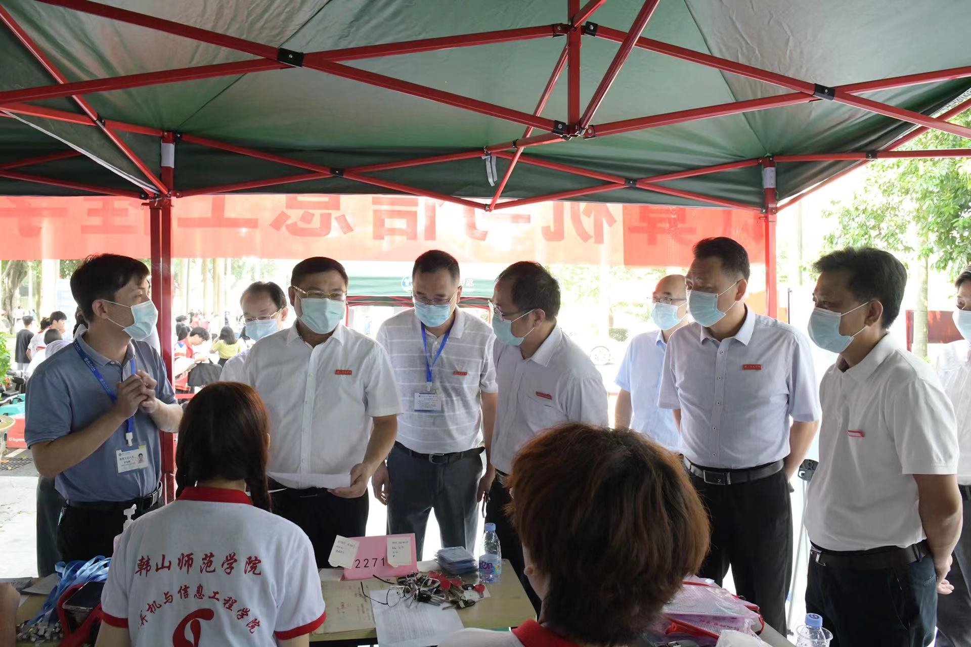 我校4000多名新生顺利入学报到